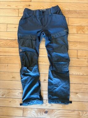 Fjallraven Women's Straight-Leg Outdoor Pants — Deep Gray